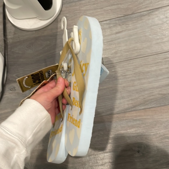 Juicy Couture Flip flops - size 6 new with tags - Picture 2 of 4